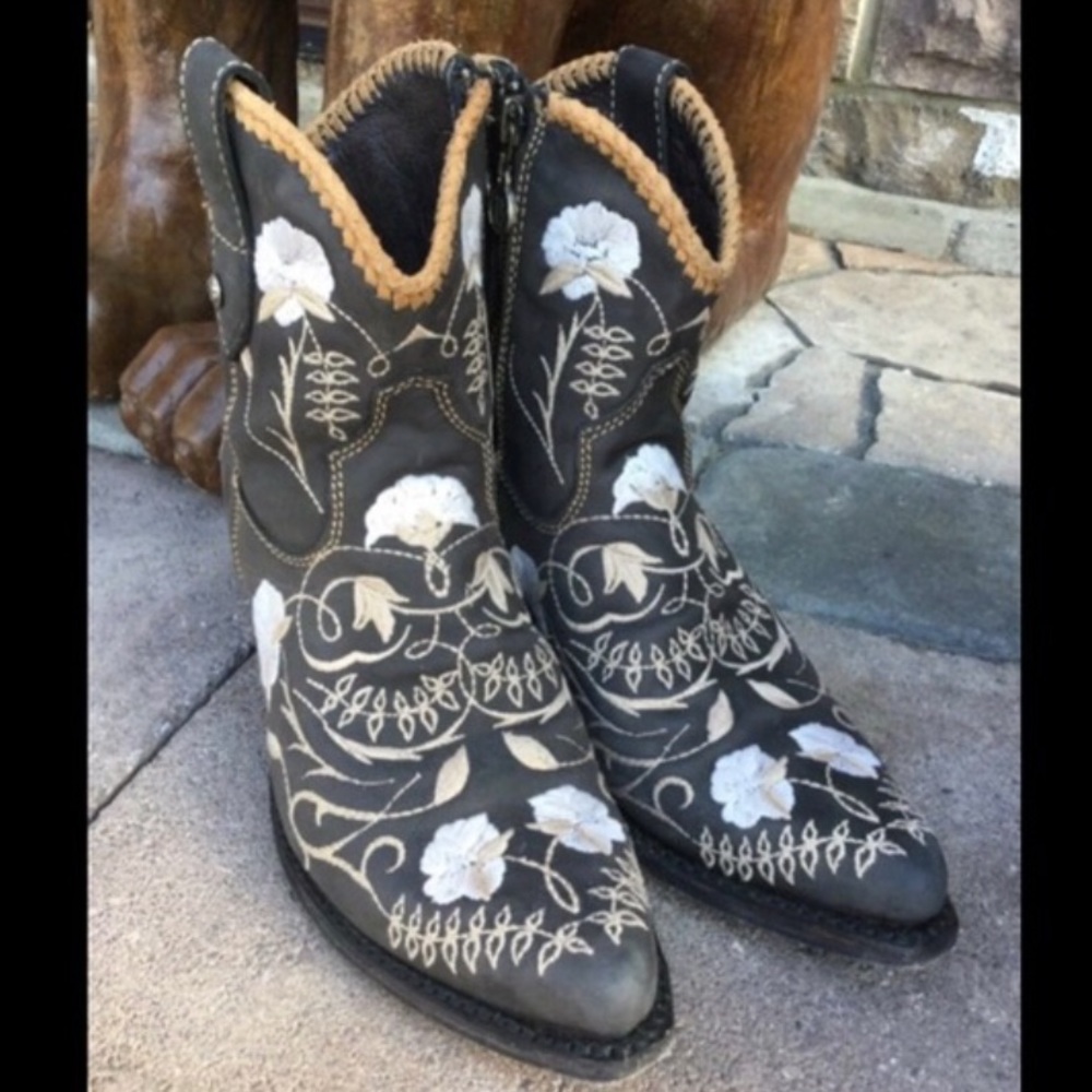 Vintage Liberty Black FLORAL EMBROIDERED Ankle BOOTS Black 7 Hippie BOHO Cowgirl